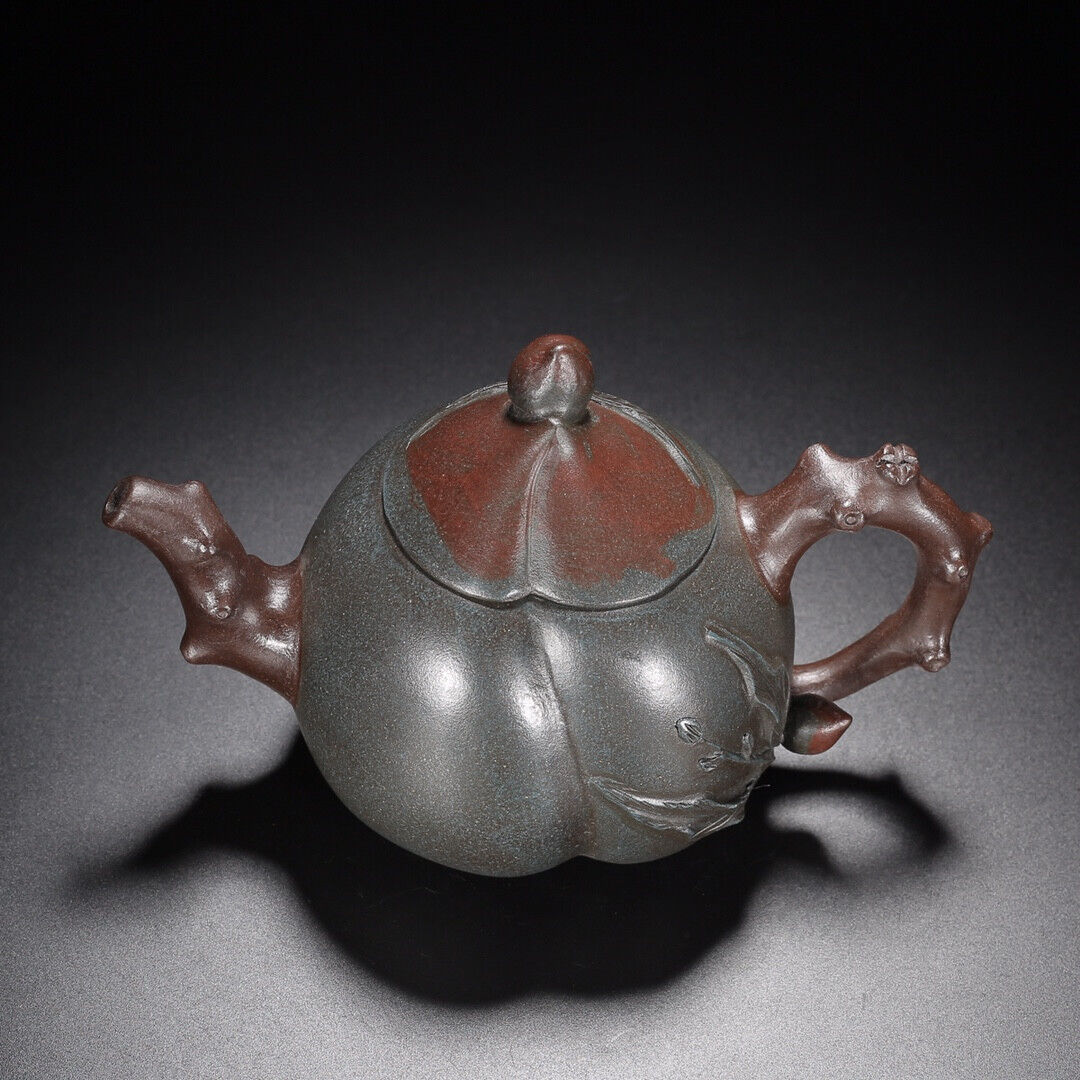 Chinese Yixing Zisha Clay Handmade Exquisite Teapot (寿桃 盖款:蒋蓉)