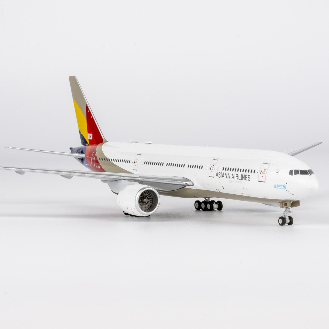 1:400 NGmodels Asiana Boeing 777-200ER Passenger Airplane Diecast Plane Model
