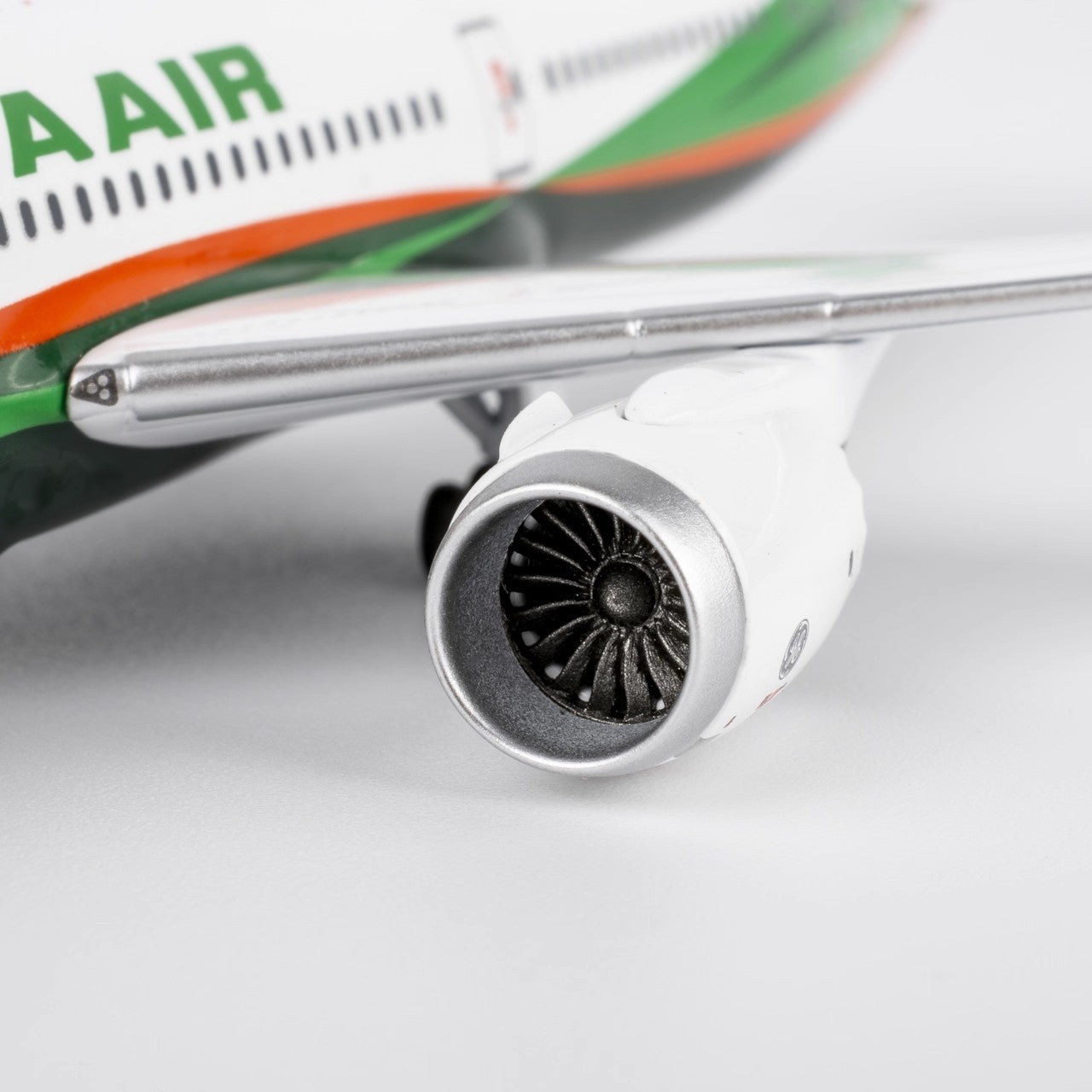 1:400 NGmodels EVA Air Boeing 787-9 Passenger Airplane Diecast Plane Model