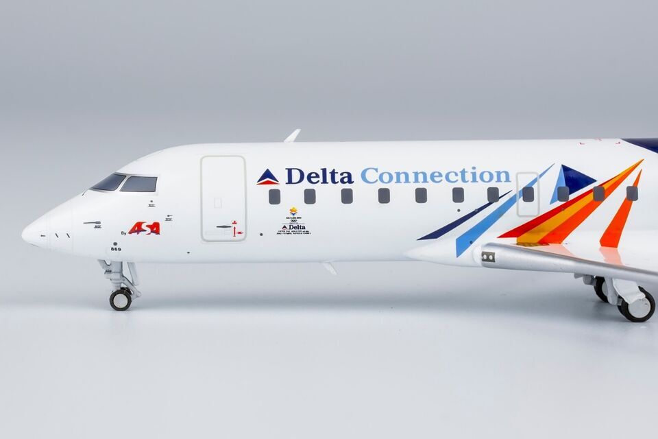 1:200 NG Model Delta Air Lines Bombardier CRJ200ER Plane Diecast Aircraft Model