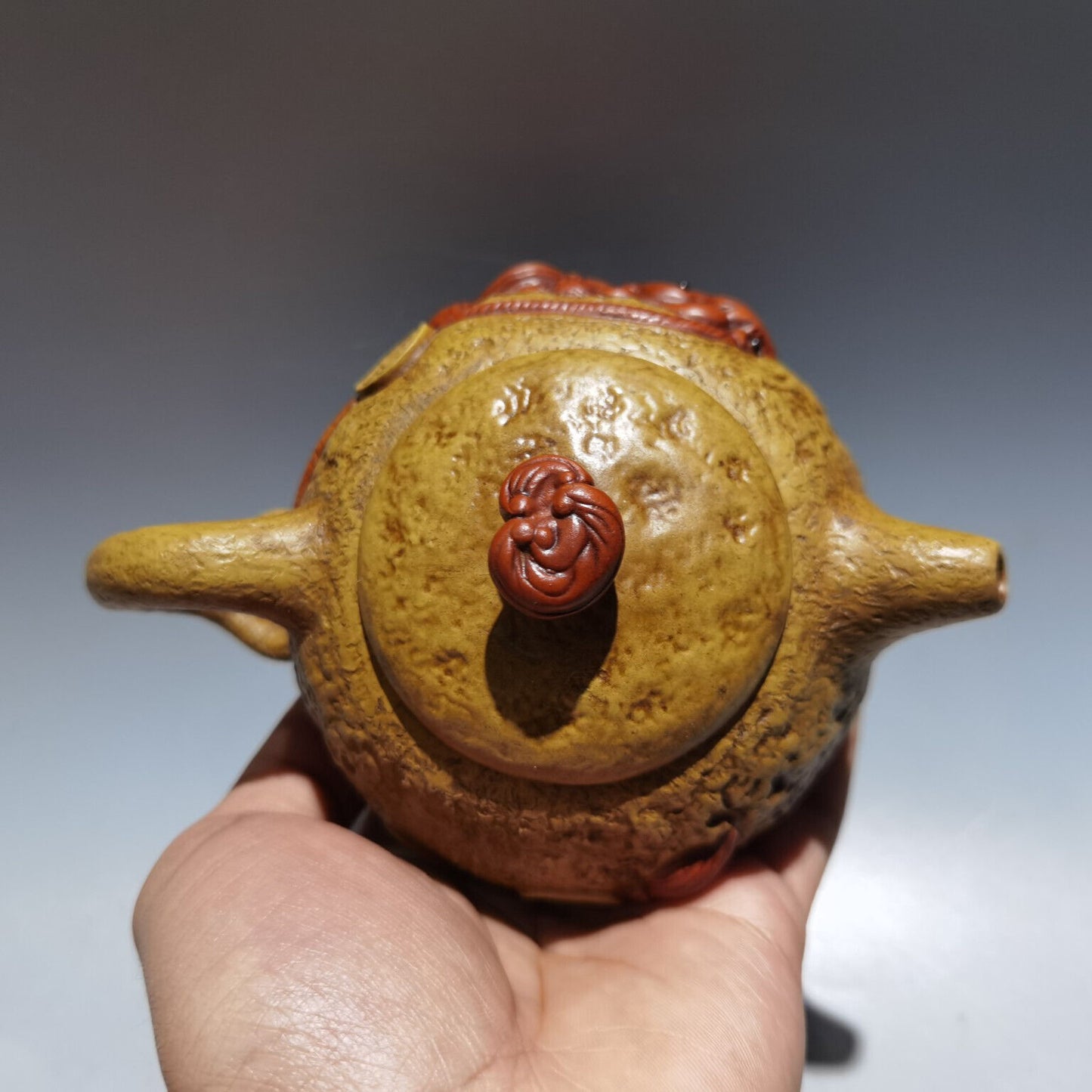 Chinese Yixing Zisha Clay Handmade Exquisite Teapot (金蟾壶 底款:蒋蓉)