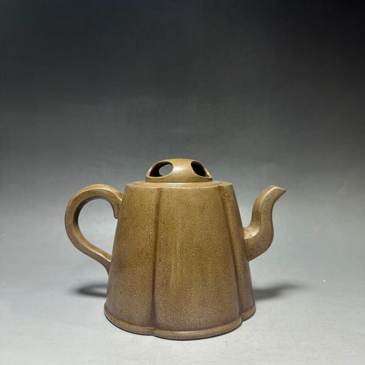 Chinese Yixing Zisha Clay Handmade Exquisite Teapot (梅花三弄 底款:周桂珍)