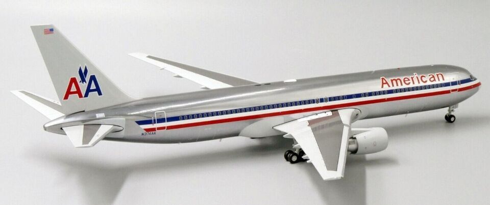 1:200 28CM JC Wings American B767-300ER Passenger Plane Diecast Aircraft Model