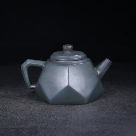 Chinese Yixing Zisha Clay Handmade Exquisite Teapot (钻石 底款:顾景舟)