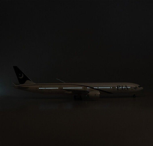 47CM PIA Pakistan BOEING 777-300ER Airplane Led Sound Light Resin Aircraft Model