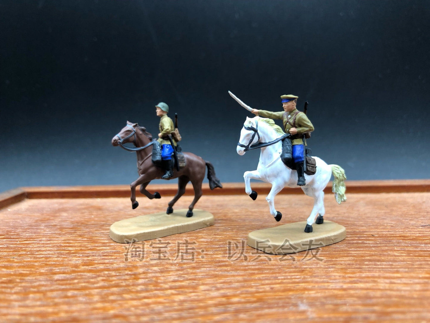 1/72 2Pcs World War II Soviet Cavalry Officer Soldier Model