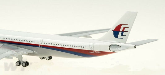 1:400 AeroClassics Malaysia AIRBUS A330-300 Passenger Airplane Diecast Model