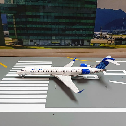 1:200 Geminijets United Airlines Bombardier CRJ550 Airplane Diecast Plane Model