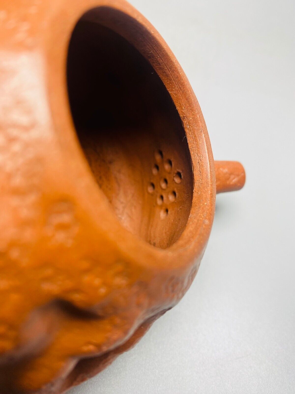 l-0Chinese Yixing Zisha Clay Handmade Exquisite Teapot (子冶石瓢供春壶 底款:吴勇军)