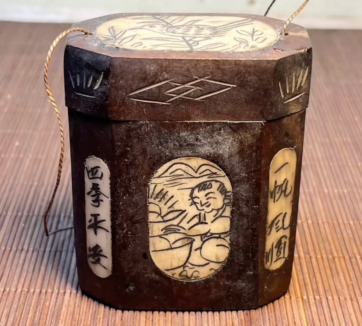 Vintage Camphor Wood Tobacco Box 6×3×7cm Carved Random Pattern Solid Wood Jar