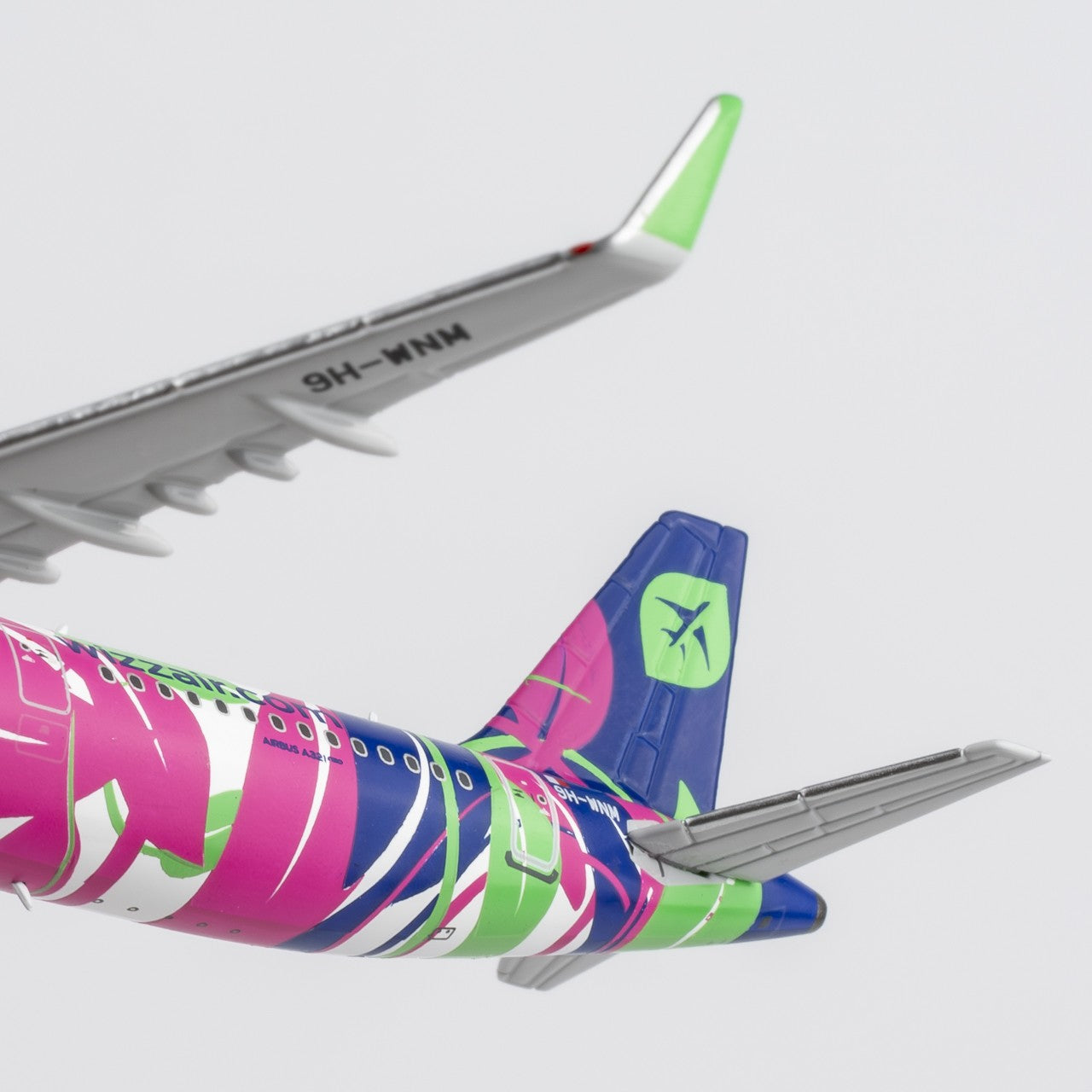 1:400 NGmodels Wizz Air Airbus A321neo Passenger Airplane Diecast Plane Model