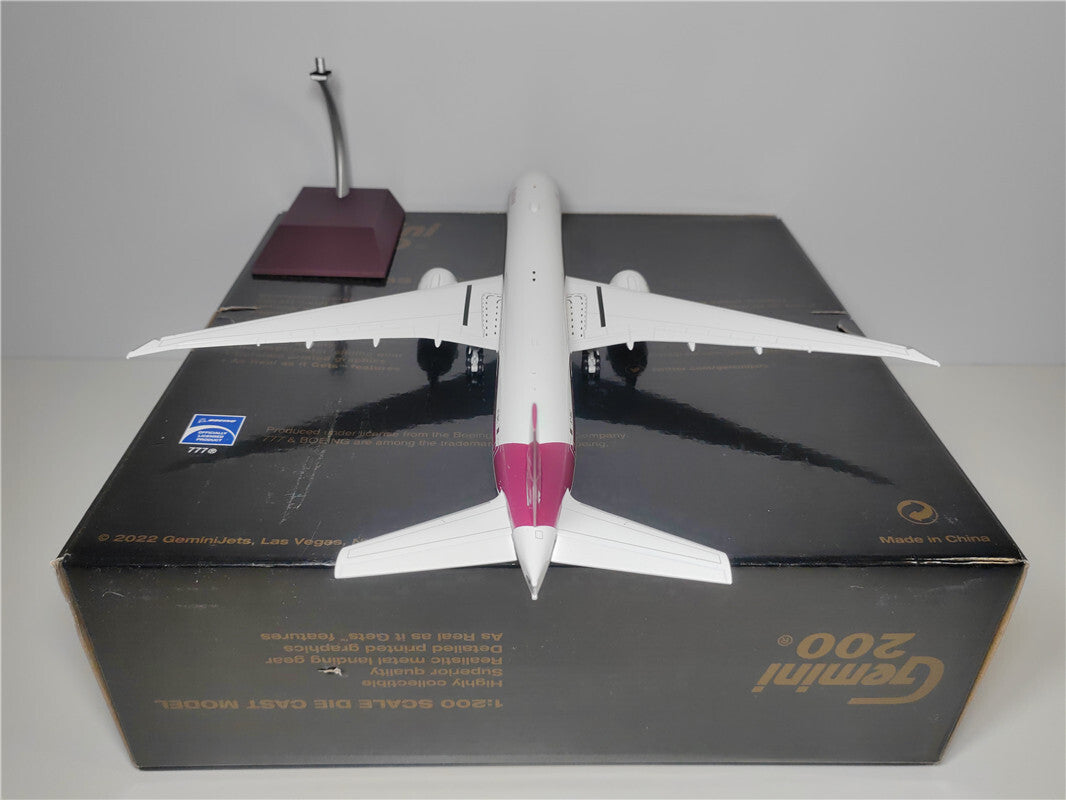 1:200 36CM Geminijets QATAR B777-300ER Passenger Airplane Diecast Aircraft Model