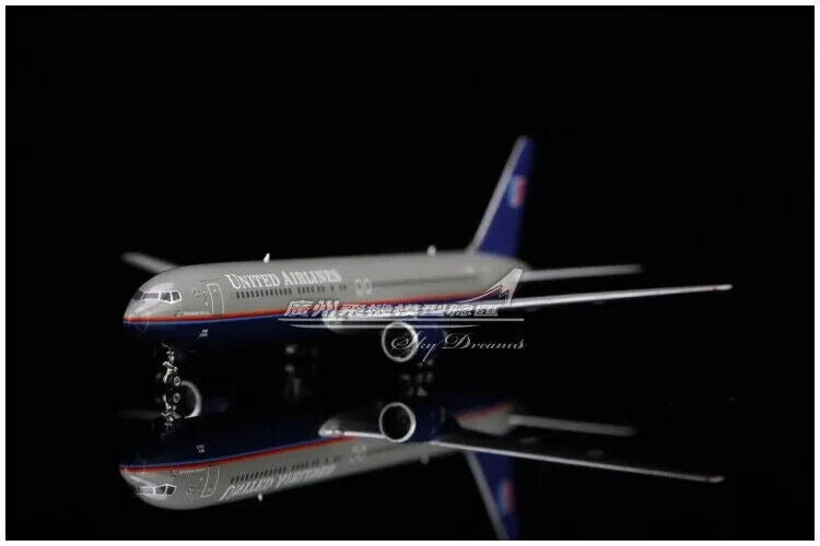 1:400 Phoenix UNITED BOEING 767-300ER Passenger Airplane Diecast Aircraft Model