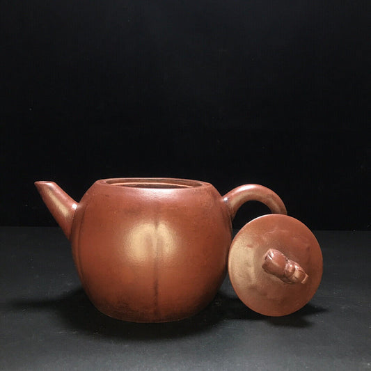 Chinese Yixing Zisha Clay Handmade Exquisite Teapot (狮圆 底款:顾景舟)