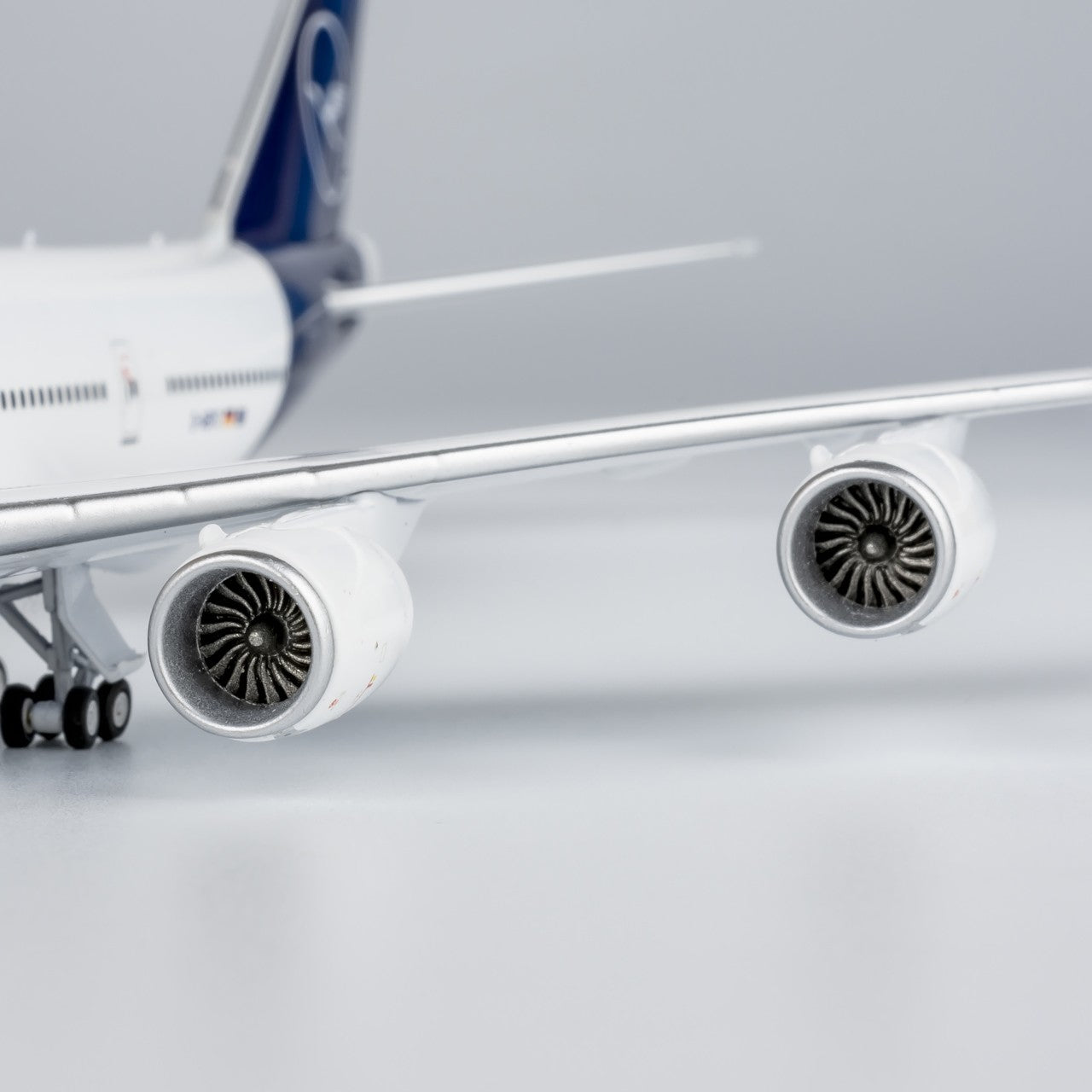1:400 NGmodels Lufthansa Boeing 747-8 Passenger Airplane Diecast Plane Model