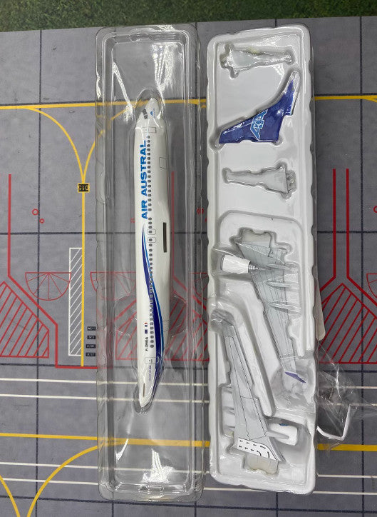 1:200 Hogan Air Austral Boeing 737-800 Airplane ABS Plastic Plane Aircraft Model
