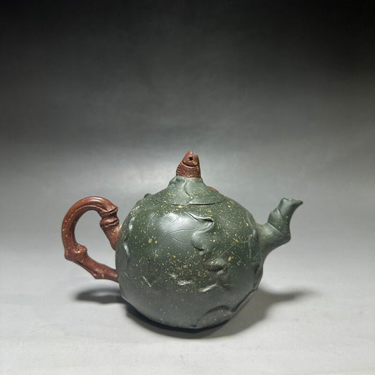 Chinese Yixing Zisha Clay Handmade Exquisite Teapot (松鼠 底款:燕亭)