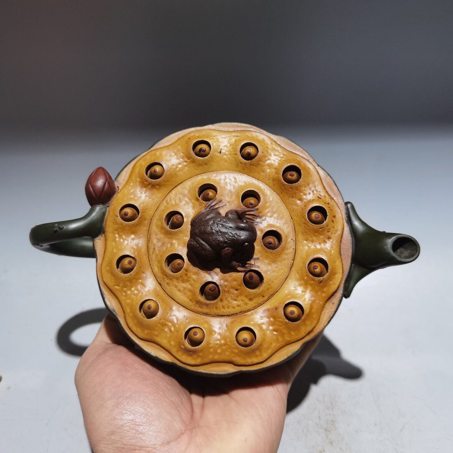 Chinese Yixing Zisha Clay Handmade Exquisite Teapot(青蛙莲子壶 低款:蒋蓉)