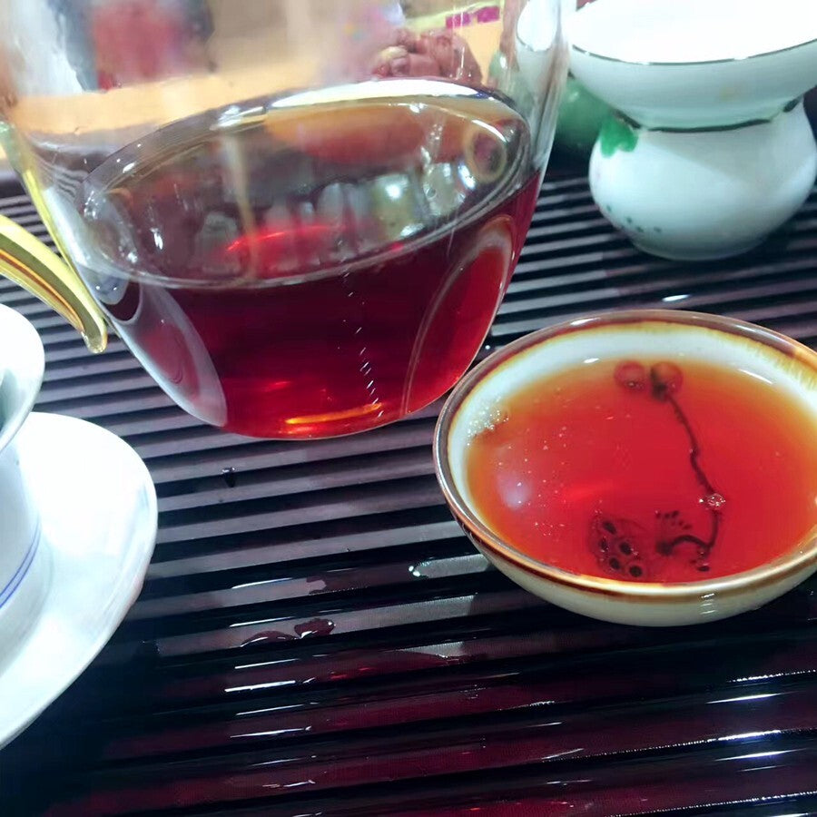 The 1990s China Cultural Revolution Yunnan Pu-erh Tea Cake, puer Cooked er Beeng