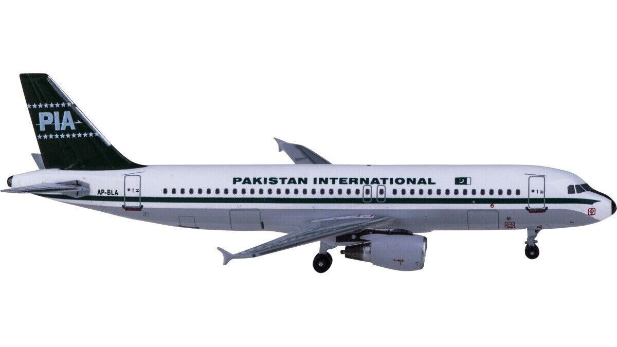 1:400 AeroClassics PIA AIRBUS A320 Passenger Airplane Diecast Aircraft Model