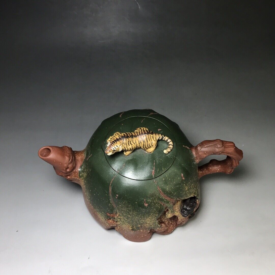 Chinese Yixing Zisha Clay Handmade Exquisite Teapot (藏龙卧虎 底款:蒋蓉)