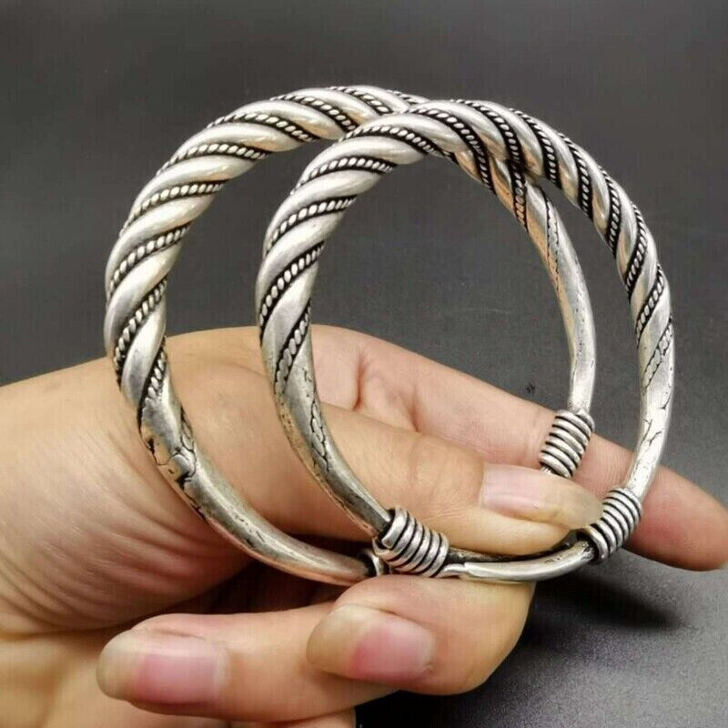 A Pair Chinese old Tibet Silver made twisted wire pattern bracelet