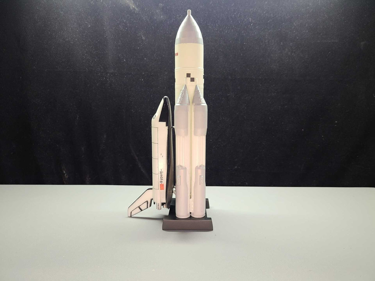 1:200 Scale Energy with Buran Space Shuttle Model Painted Finished 30cm/12inches