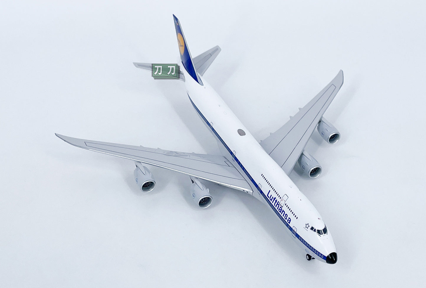 1:400 NGmodels Lufthansa B747-8 D-ABYM Passenger Airplane Diecast Model