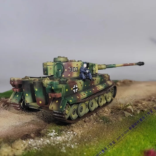 1/72 WWII German Tiger 1 Tricolor Light Camouflage Tank Plastic Finished Model