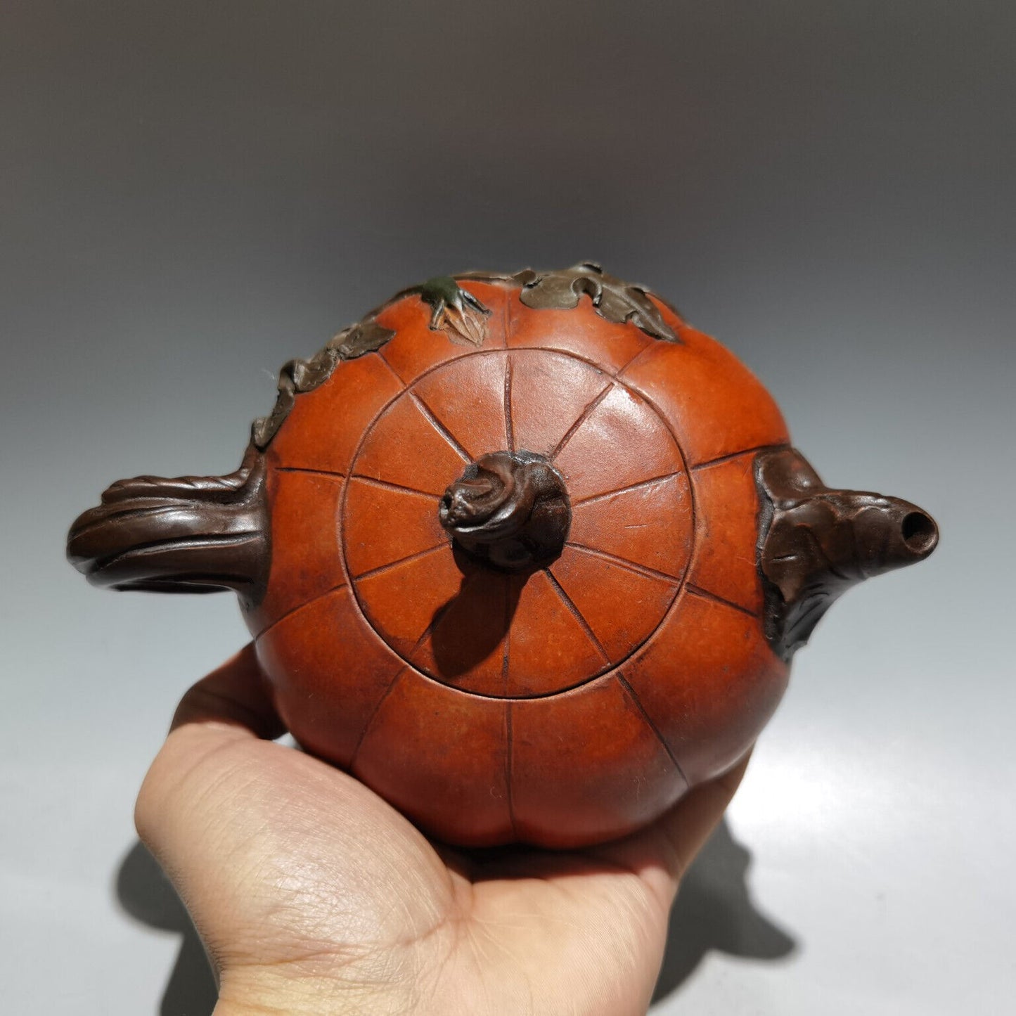 Chinese Yixing Zisha Clay Handmade Exquisite Teapot (金瓜壶 底款:蒋蓉 )