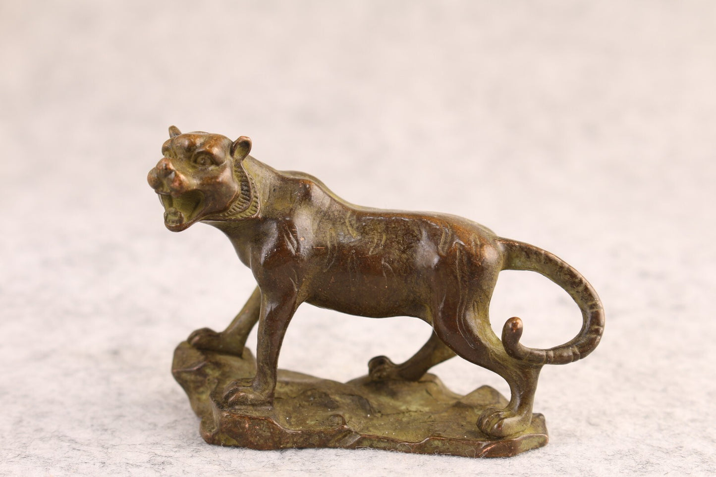 Rare bronze fengshui tiger statue netsuke collectable tea pet figure decor