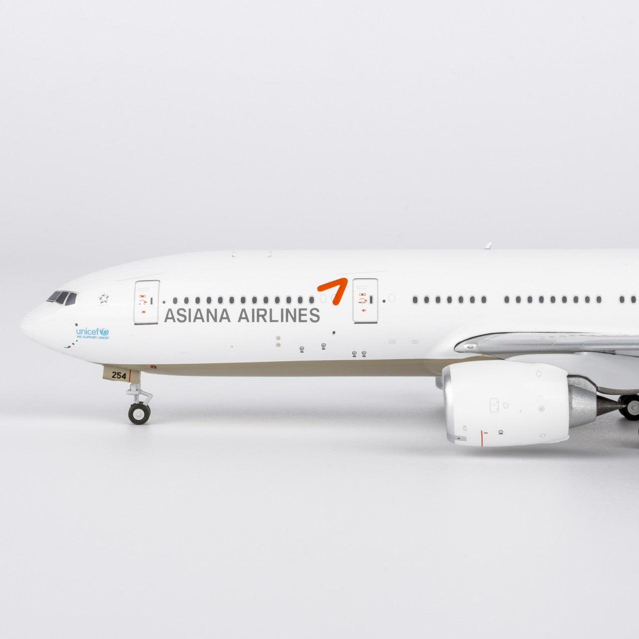 1:400 NGmodels Asiana Boeing 777-200ER Passenger Airplane Diecast Plane Model