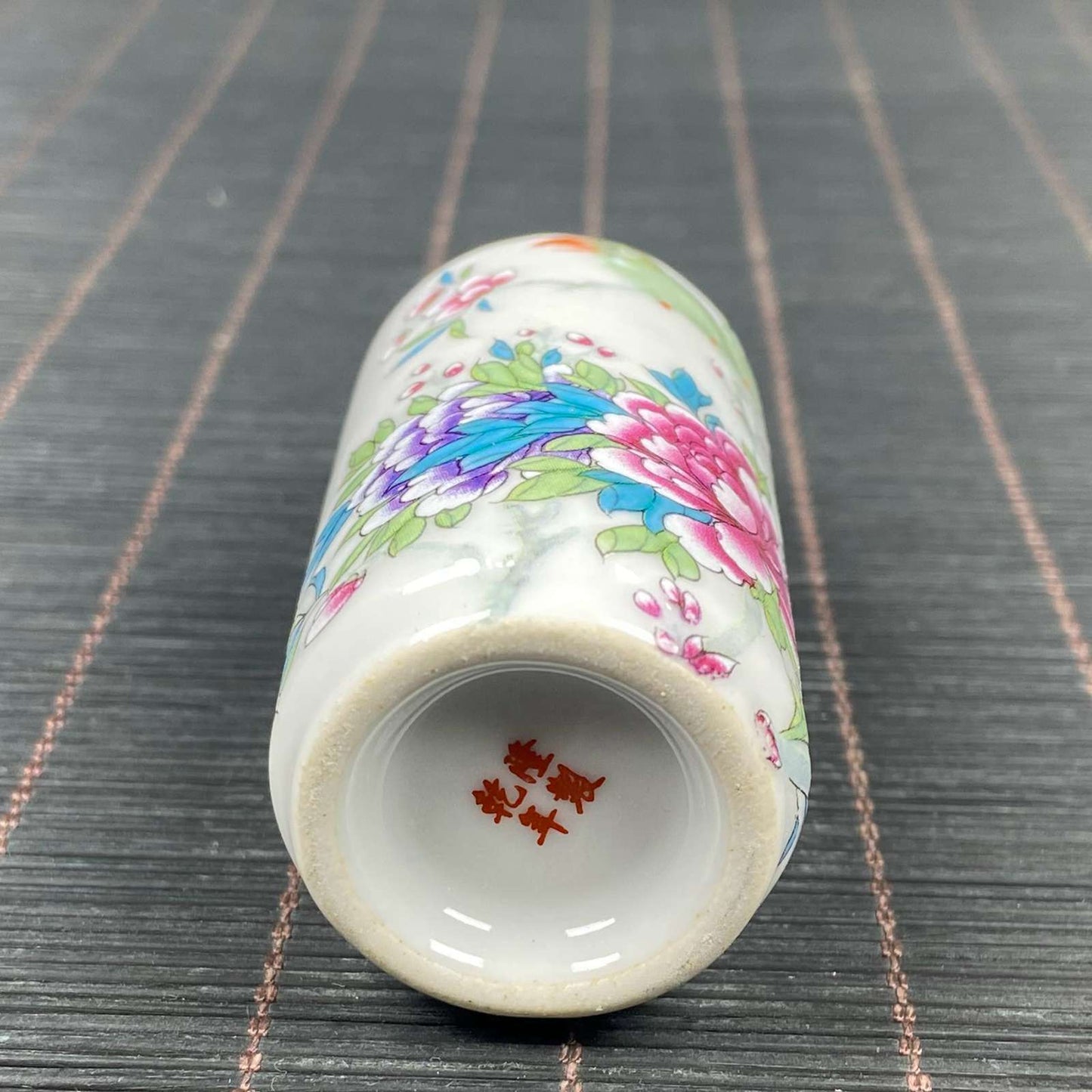 Collectible Chinese Porcelain Handmade Exquisite Snuff Bottle 91045