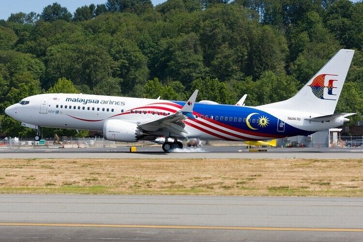 1:400 Phoenix Malaysia Airlines BOEING 737 MAX8 Passenger Airplane Diecast Model