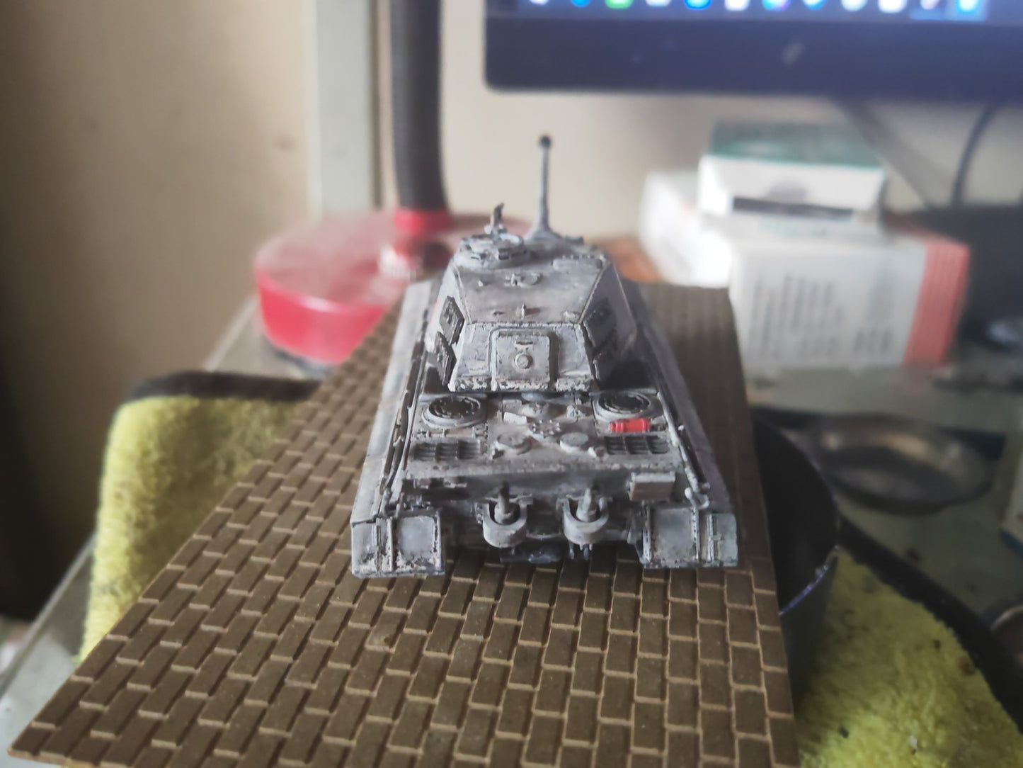 1/72 German Panzerkampfwagen VI Ausf.B /"King Tiger tank livery, static model