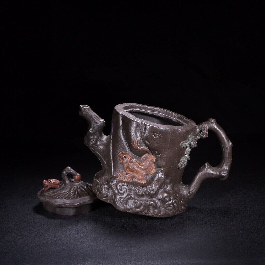 Chinese Yixing Zisha Clay Handmade Exquisite Teapot(卧虎藏龙 底款:顾景舟)