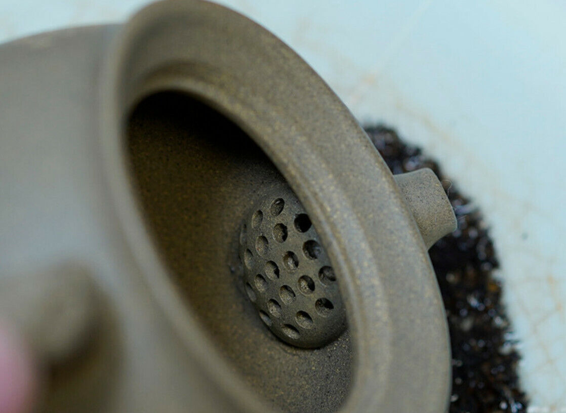 180cc Handmade Purple Sand Clay Tea Pot in Yixing, China, Pine Conical Gongfu Tea Pot-