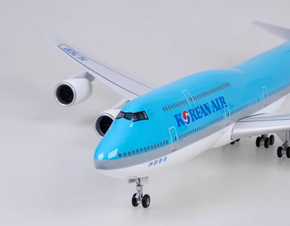 1:160 47CM KOREAN AIR BOEING 747-8 Airplane Landing Gear Resin Aircraft Model