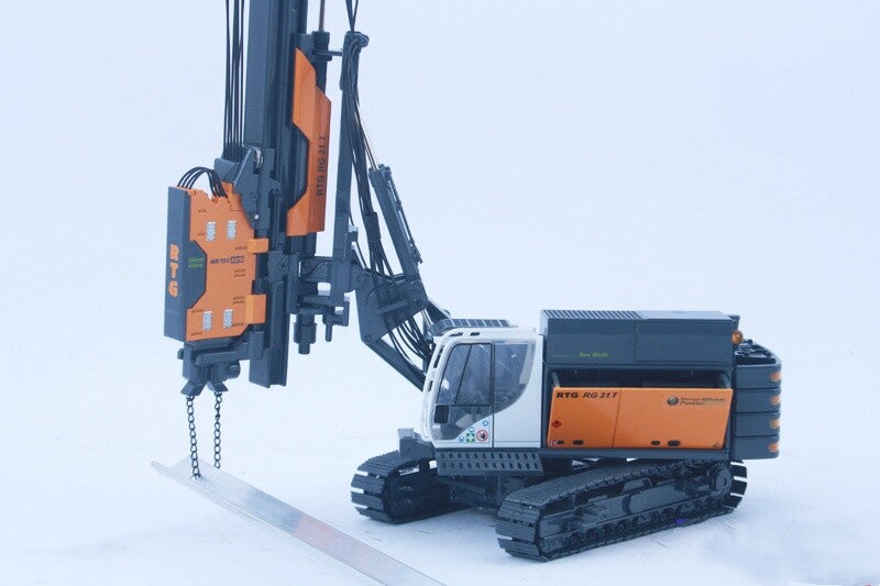 1:50 BYMO RTG RG21T Pile Drive with Hydraulic Vibrator Machine Diecast Model