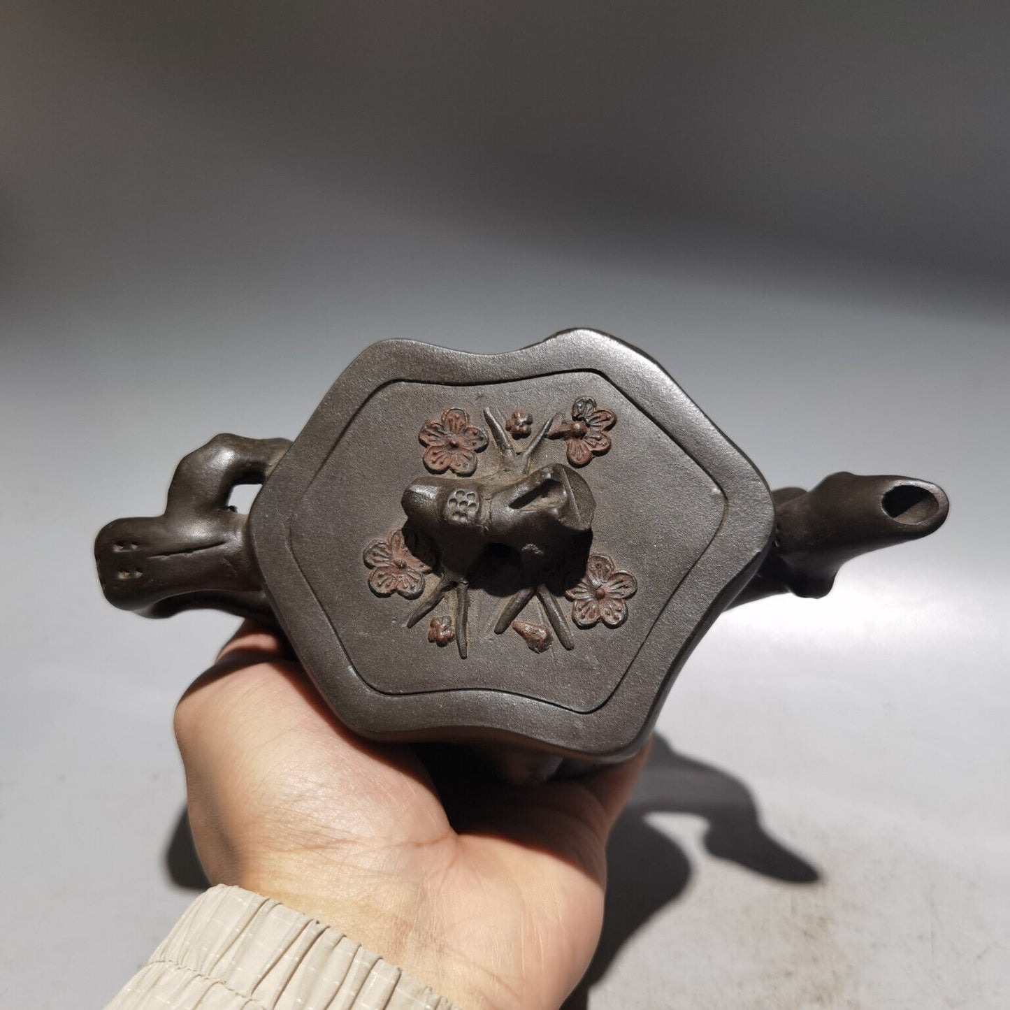 Chinese Yixing Zisha Clay Handmade Exquisite Teapot (树桩壶 底款:周桂珍)