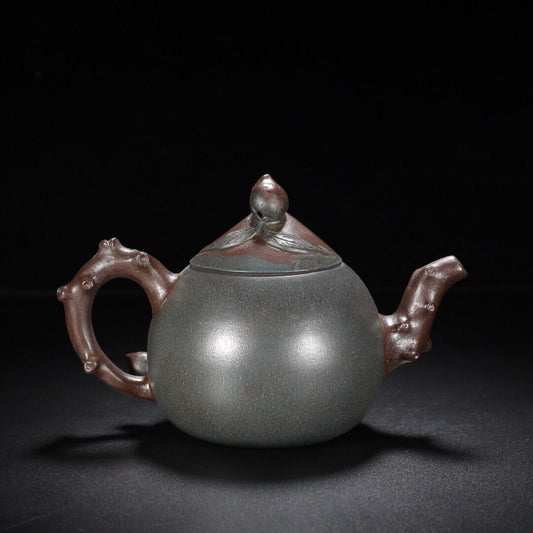 Chinese Yixing Zisha Clay Handmade Exquisite Teapot (寿桃 盖款:蒋蓉)