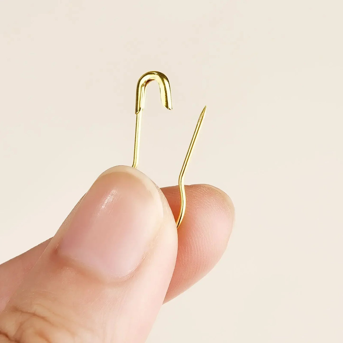 100Pcs/Bag Colorful Safety Pins Metal Clips Marker Buckle Gourd Pins DIY Craft Knitting Cross Stitch Holder Sewing Accessories