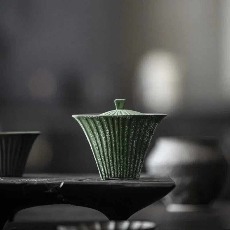 100ml Hand-painted  Dark Green Ceramic Tea Tureen Creative Triangular Lid Bowl Wabi Sabi Style Hand Grasping Bowl Kung Fu Teaset