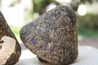 2006, Yunnan Mushroom shape Aged Pu-erh Tea Uncooked Cake, er RAW puer tuo, 250g