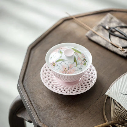 110ml Hand-painted Powder Lily Ceramic Tea Tureen Tea Maker Sancai Cover Bowl Literati Exquisite Tea Bowl Kung Fu Tea Set Gift