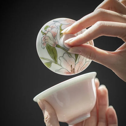 110ml Hand-painted Powder Lily Ceramic Tea Tureen Tea Maker Sancai Cover Bowl Literati Exquisite Tea Bowl Kung Fu Tea Set Gift