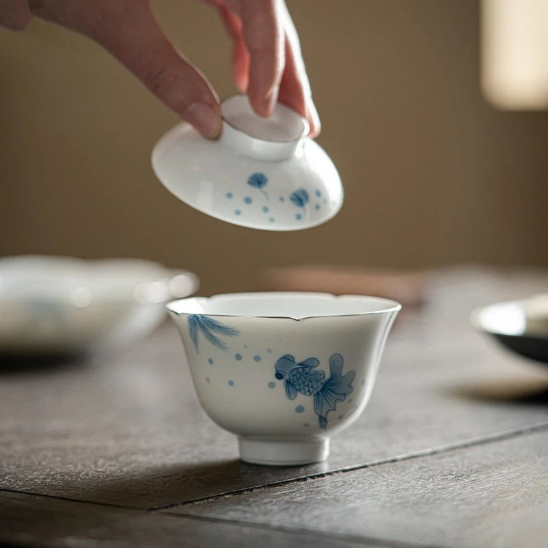 110ml White Porcelain Flower Mouth Covered Bowls Creative Fish Play Tea Bowl with Lid Literati Tea Making Gaiwan Kung Fu Teaware