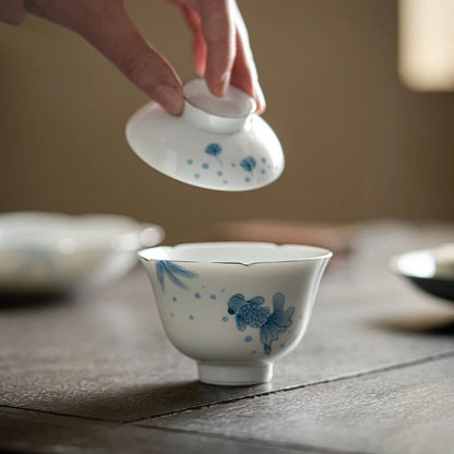 110ml White Porcelain Flower Mouth Covered Bowls Creative Fish Play Tea Bowl with Lid Literati Tea Making Gaiwan Kung Fu Teaware