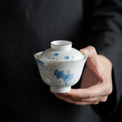 110ml White Porcelain Flower Mouth Covered Bowls Creative Fish Play Tea Bowl with Lid Literati Tea Making Gaiwan Kung Fu Teaware