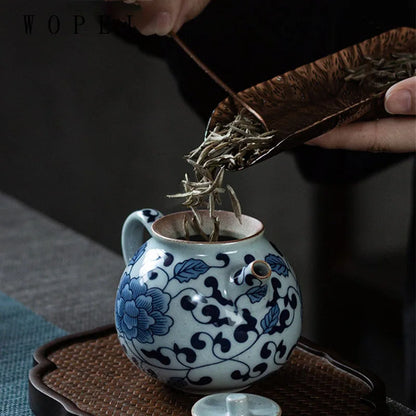 130ml Vintage Blue and White Porcelain Teapots Handmade Small Capacity Ceramic Tea Pot Travel Portable Kettle Chinese Tea Set